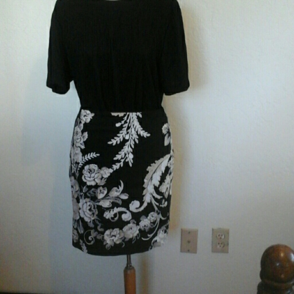 Whitehouse Black market skirt